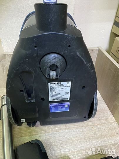 Пылесос с контейнером для пыли Samsung SC18M3120VU