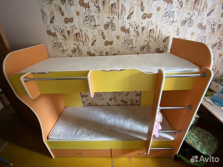 Двухъярусная кровать бу с матрасами