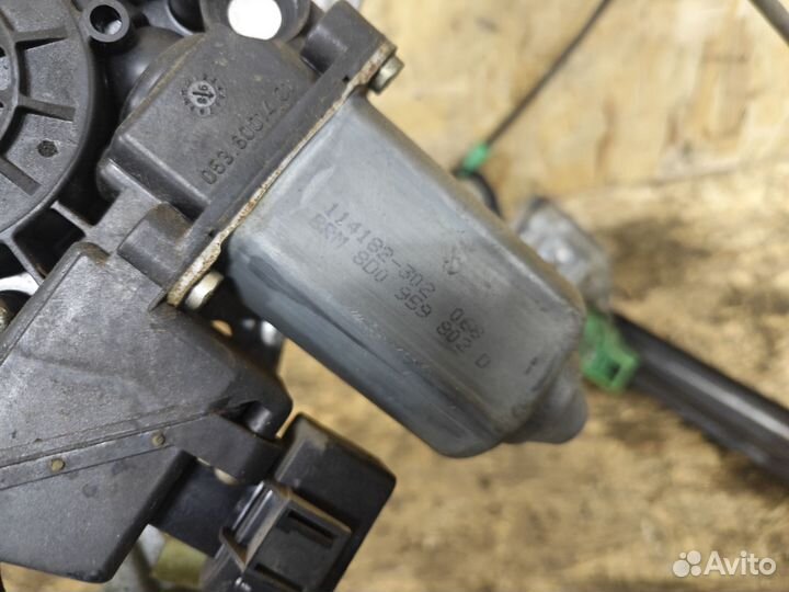 Стеклоподъемник передний правый Audi A4 B5