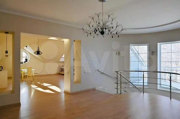 Коттедж 900 м² на участке 25 сот.