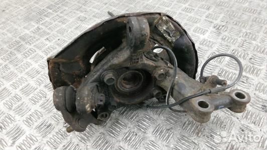 Ступица передняя левая toyota avensis T27 (83T13K9