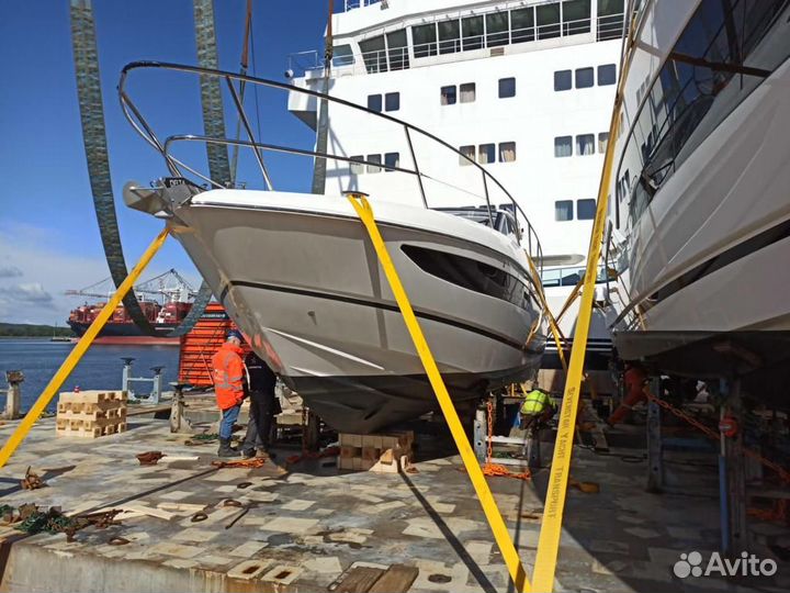 Моторная яхта Princess V40 (2021, 150 м/ч)