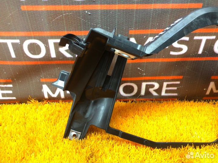 Кронштейн фары правый Bmw 5-Series E60 N52B25A