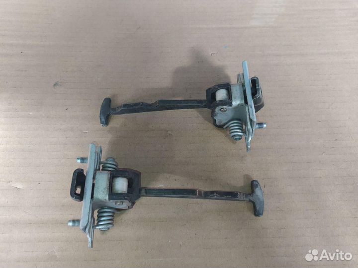 Ограничитель задней двери Peugeot 308 2008+