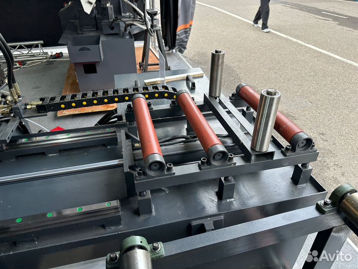 Ленточнопильный станок по металлу (автомат)