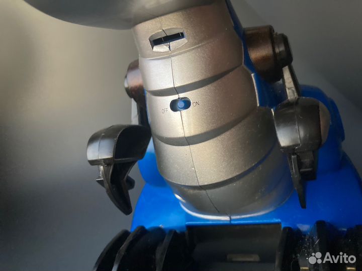 Интерактивный динозавр на пульте управления