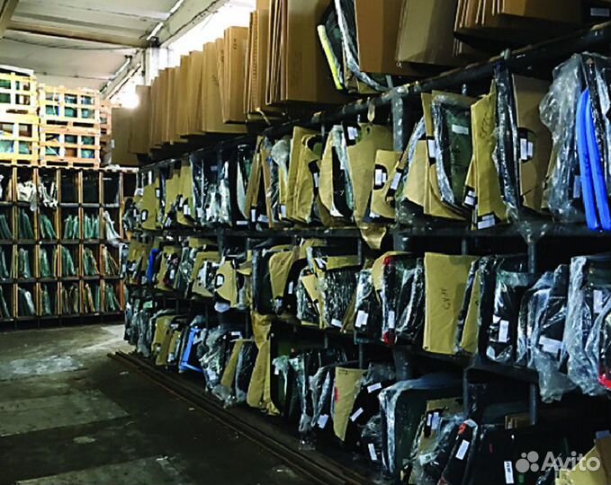 Стекло боковое опускное для Mazda левый руль