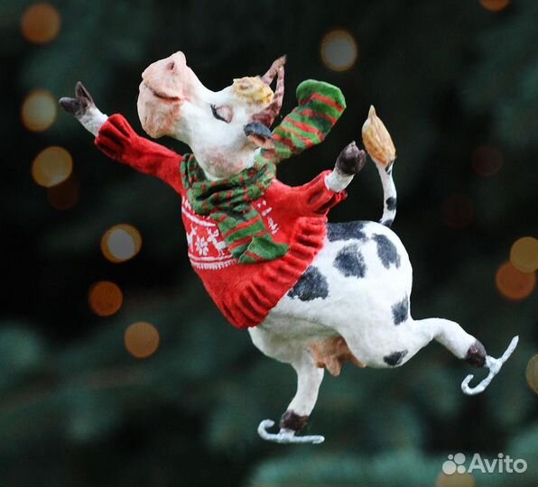 Ватная игрушка корова на льду