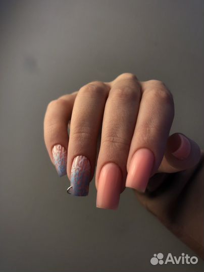 Модель на маникюр