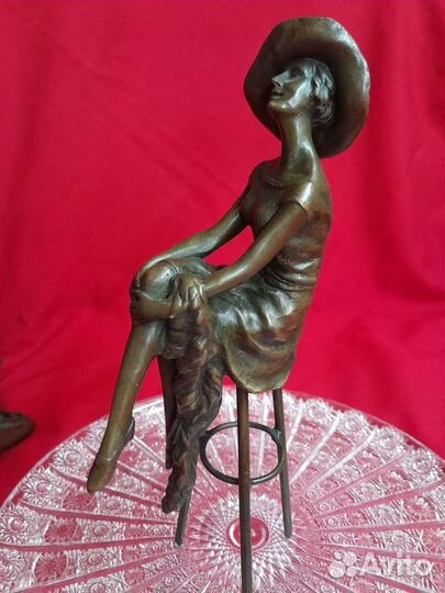 Статуэтка бронзовая Франция