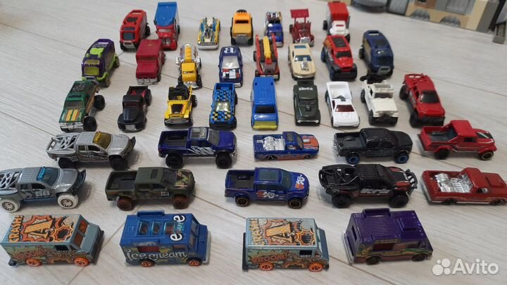 Hot wheels машинки / внедорожники / фургоны