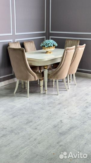 Стол и стулья