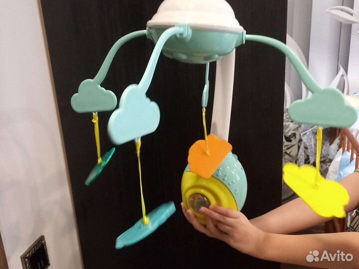 Музыкальный мобиль на кроватку