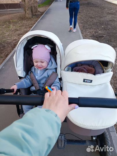 Коляска для погодок двойни
