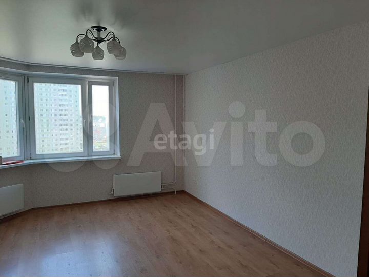2-к. квартира, 60 м², 8/17 эт.