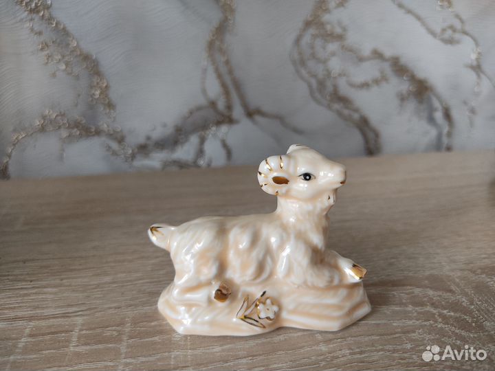 Статуэтка фарфор коза