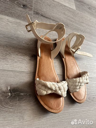 Кожанные босоножки 37