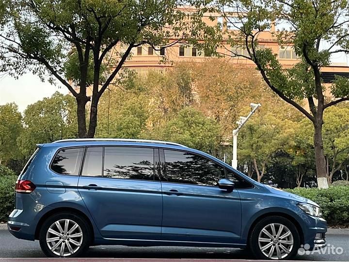 Volkswagen Touran 1.4 AMT, 2022, 18 800 км