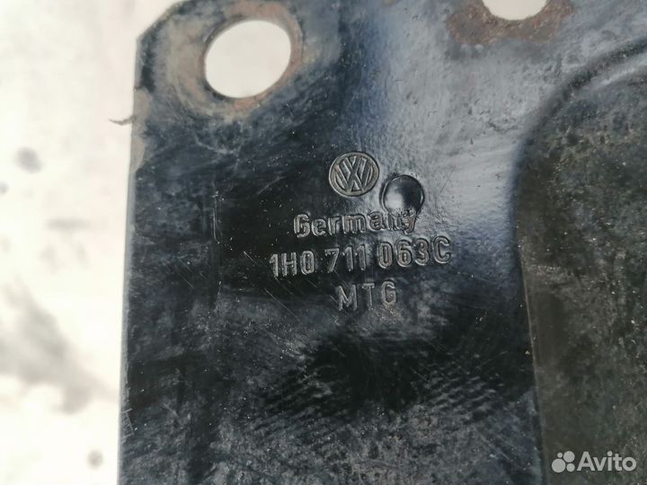 Кулиса МКПП VAG 1H0711063C для VW Golf III/Vento