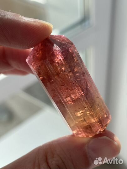 Кристалл турмалин рубеллит (эльбаит)