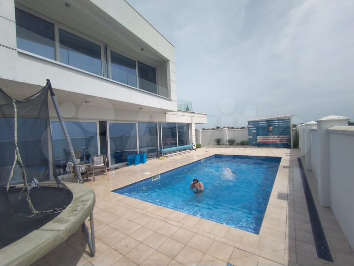 Дом 190 м² на участке 8 сот.