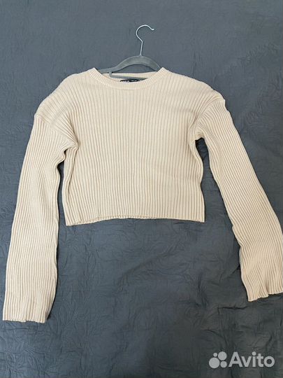 Свитер женский укороченный