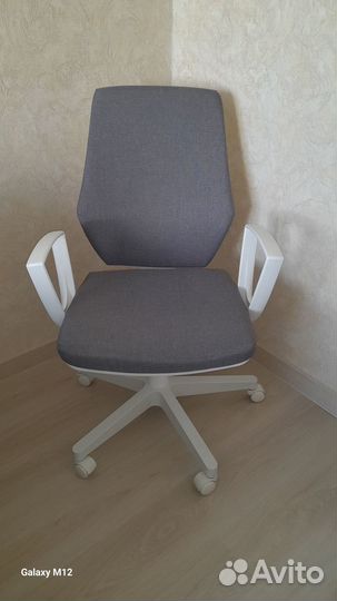 Компьютерное кресло белое бу