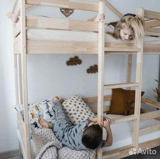 Кровать двухьярусная особая