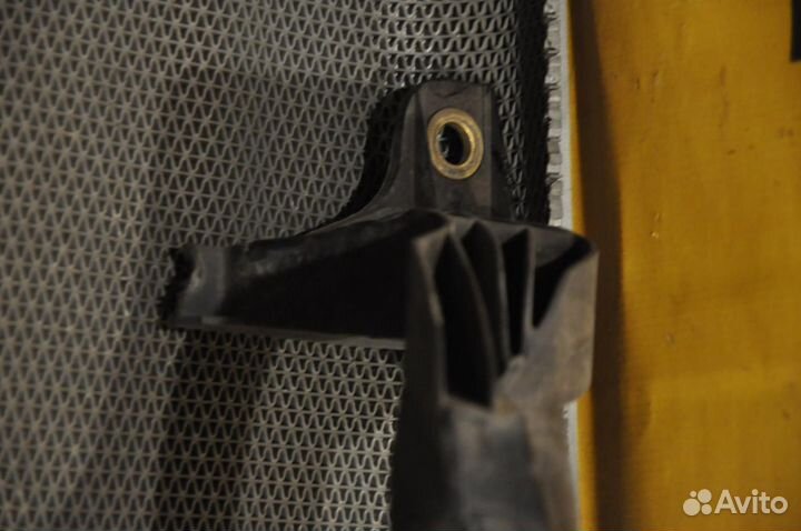 Усилитель бампера (передний) opel Corsa D