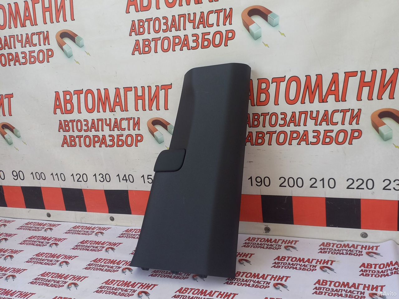 Обшивка центральной стойки правая Lixiang L7