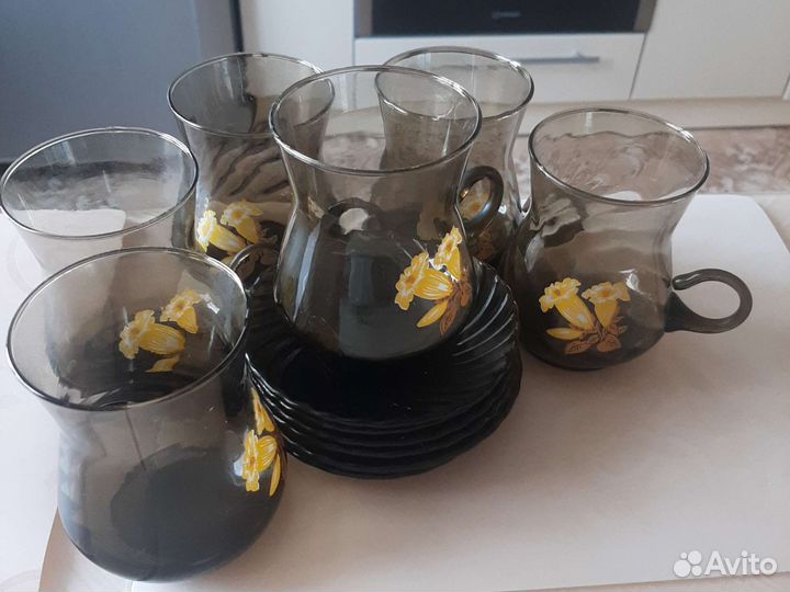 Чайные чашки с блюдцами