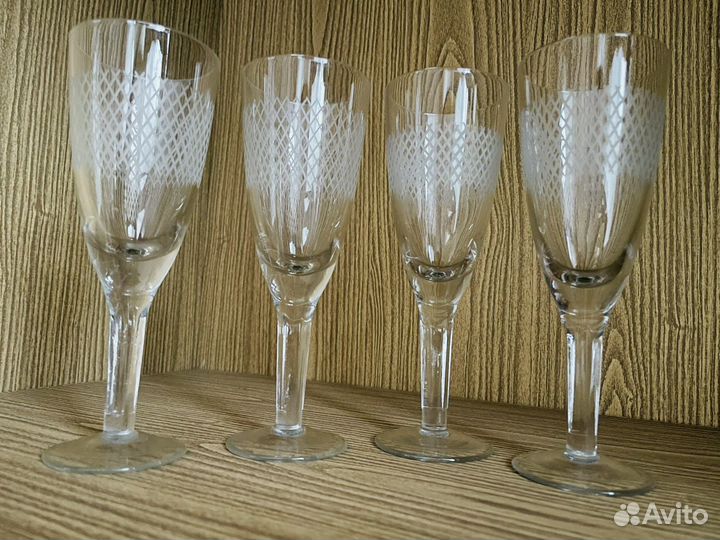 Рюмки, бокалы, стопки