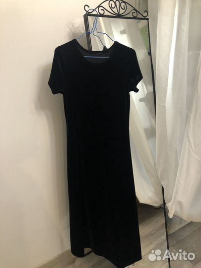 Черное бархатное платье