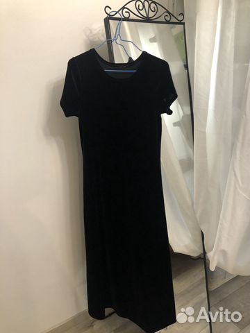 Черное бархатное платье