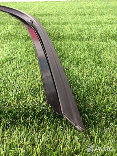 Молдинг (накладка кузовная) правый Ford Mustang