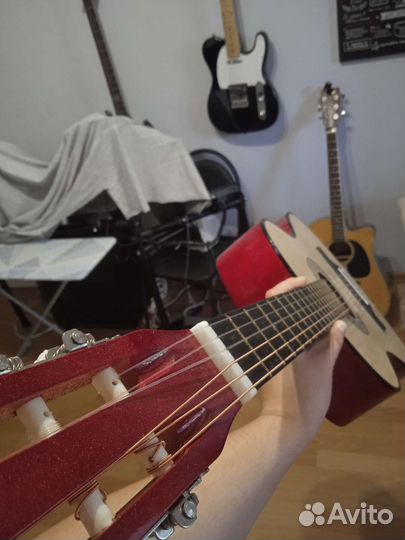 Акустическая гитара