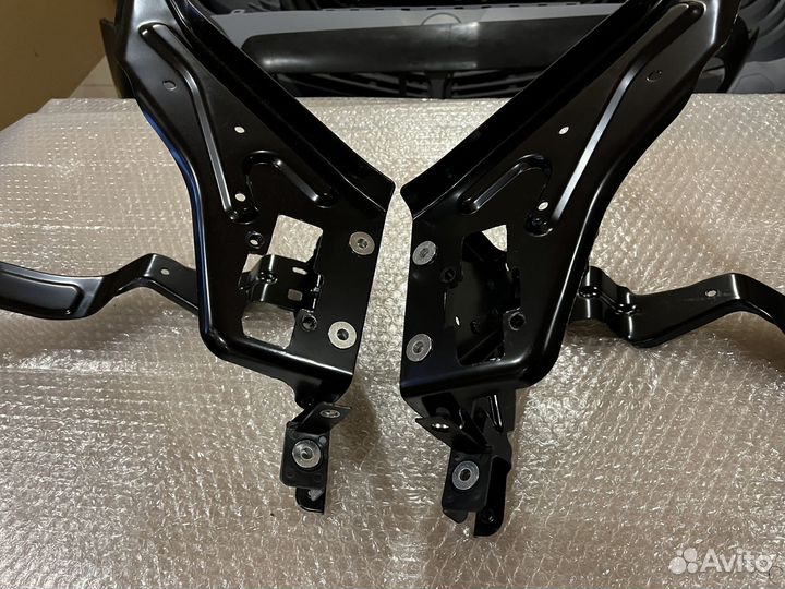 Комплект кронштейнов крепления фар Mercedes W204