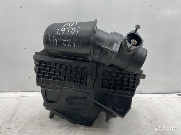 Корпус воздушного фильтра Volkswagen Sharan дефект