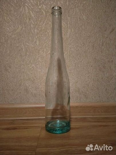 Старинная бутылка от вина