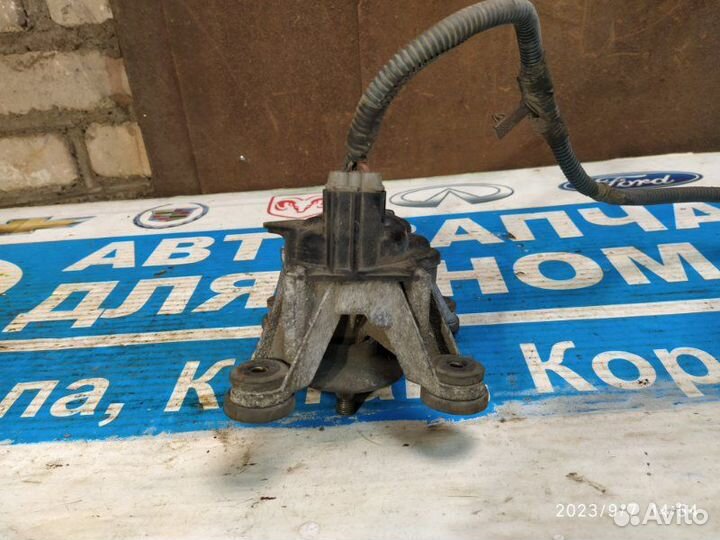 Мотор стеклоочист. перед Nissan Maxima A33 00-06