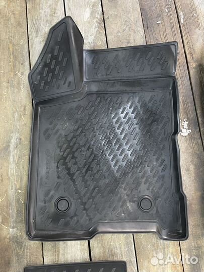 Автомобильные коврики резиновые LADA vesta