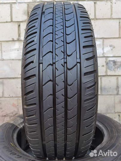 Goodyear EfficientGrip SUV 215/60 R17 96H