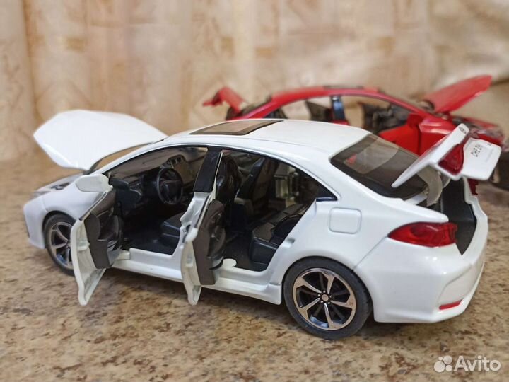Toyota Corolla модель в масштабе 1:32