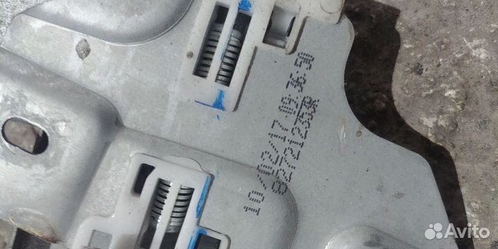 Задний левый стеклоподъемник Renault duster1