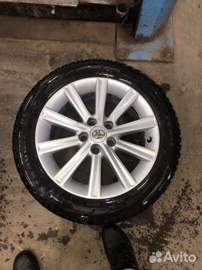 Goodyear Ultragrip Ice Arctic 215/55 R17 94T