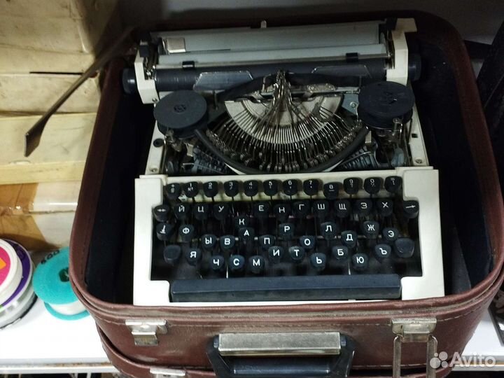 Печатная пишущая машинка