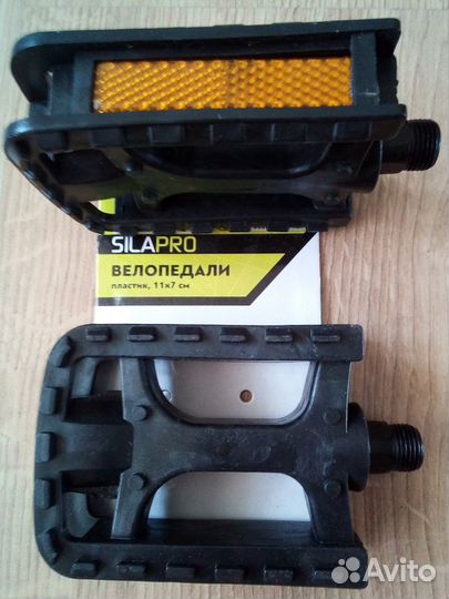 Грипсы,звоночки,педали,зеркала,ключи,держатель