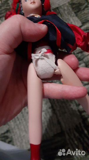 Фарфоровая кукла