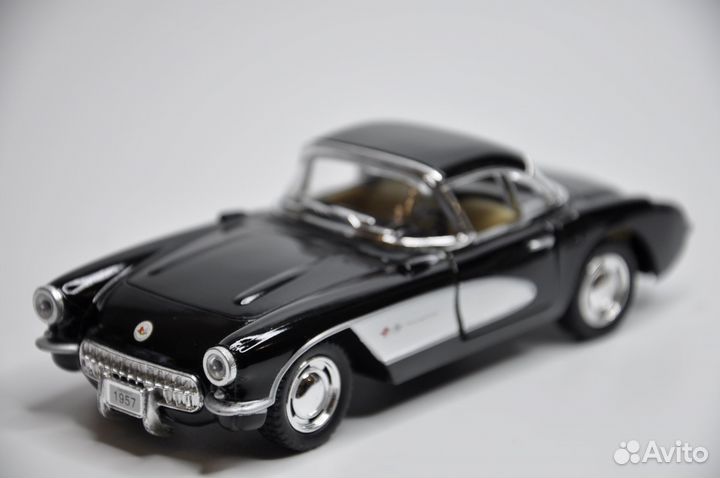 Модель автомобиля Chevrolet Corvette 1957 металл