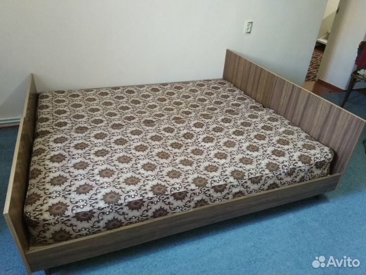 Кровать двухспальная с матрасом 160 200